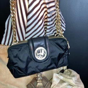 Like New Henri Bendel Classic Bag with Heavy Gold Chain